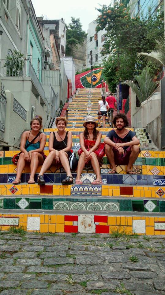 Selarón (el artista que creó estas escaleras) estaba obsesionado con negras embarazadas. Mear parada no parece tan raro ahora, ¿no?